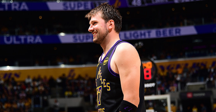 九游-东契奇单场贡献至少40分10助攻且0失误 成为湖人队史首人|北京|奥斯卡-罗伯特森|克利夫兰骑士队|卢卡-东契奇|洛杉矶湖人队_新浪体育_新浪新闻